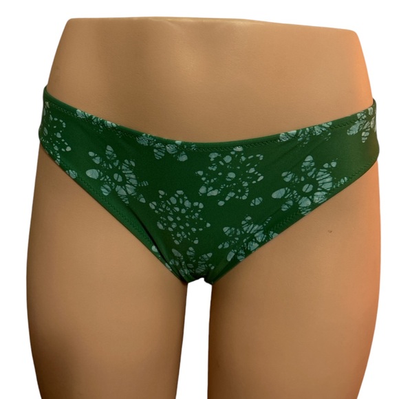 Aerie Green Floral Unlined Underwire Bottom
Bikini Size M - Picture 2 of 10